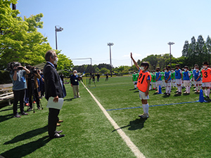 選手宣誓を行う様子
