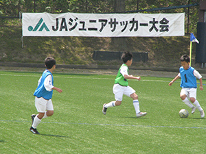 熱戦を繰り広げる選手たち