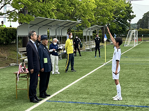 選手宣誓を行う様子