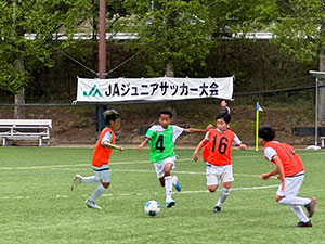 熱戦を繰り広げる選手たち