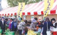 大盛況のじょんから夕市コーナー